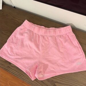 ALO Yoga accolade short, sweet pink e